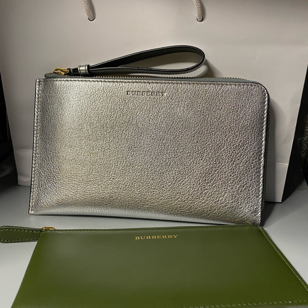 Burberry silver clutch - Picture 12 of 16
